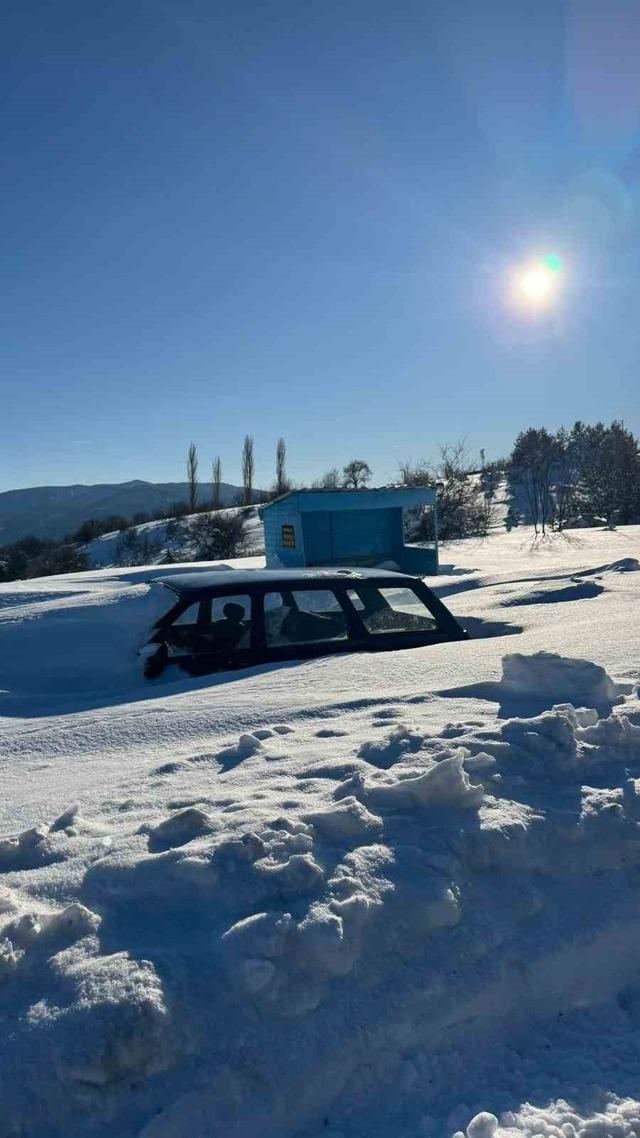 Karla kapanan 278 k&ouml;y yolundan 260&rsquo;ı a&ccedil;ıldı 3