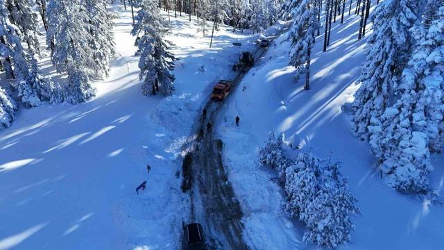 Karla kapanan 278 k&ouml;y yolundan 260&rsquo;ı a&ccedil;ıldı 2