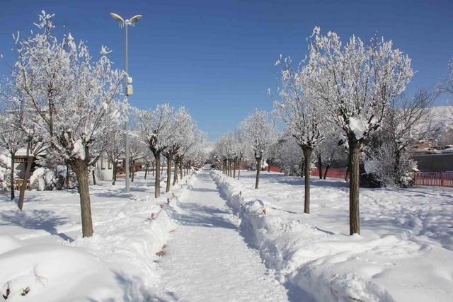 Eski kışlar geri geldi, Kızılırmak&rsquo;ın y&uuml;zeyi kısmen dondu 2