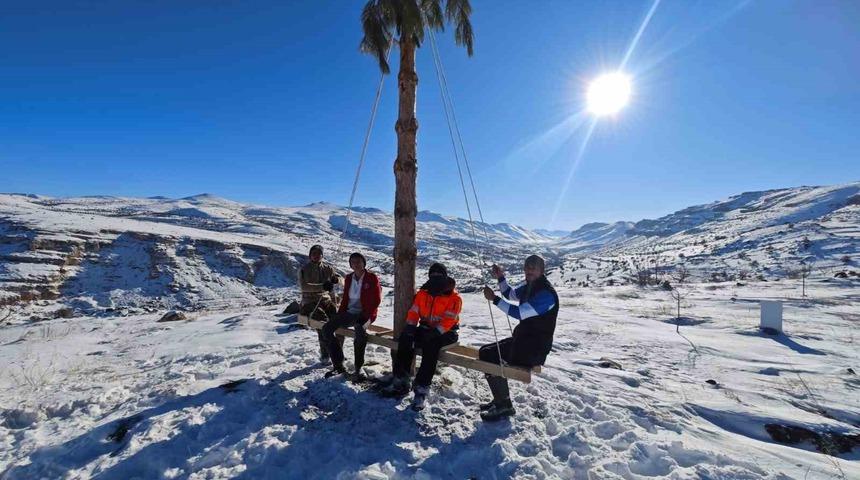 Bin 600 rakımda dondurucu soğuklara aldırış etmediler