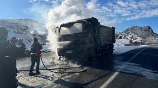 Yozgat’ta kamyon yandı, kullanılamaz hale geldi