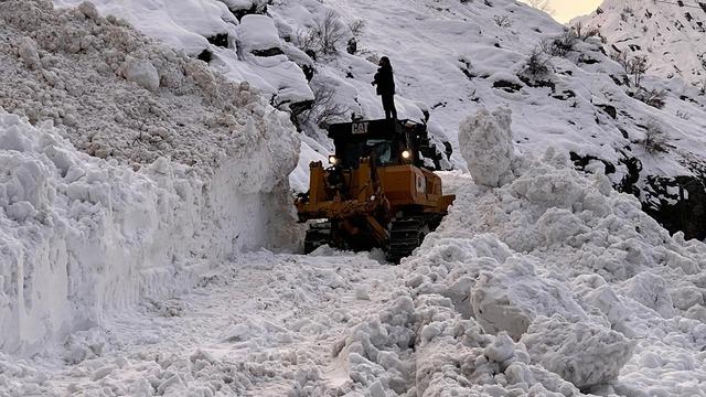Şırnak'ta çığ nedeniyle kapanan yol ulaşıma açıldı
