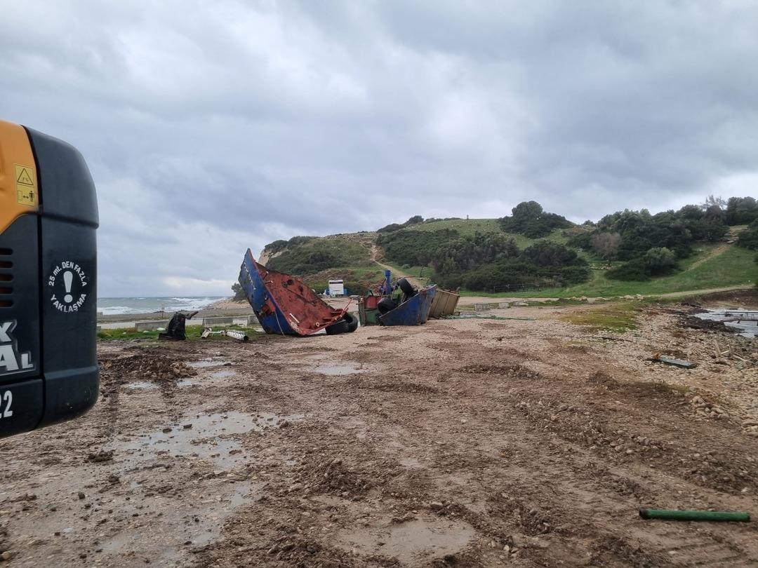 İzmir de akılalmaz olay! "Kanserojen ve toksik maddeler i&ccedil;eriyor" iddiası! Ekipler harekete ge&ccedil;ti 2