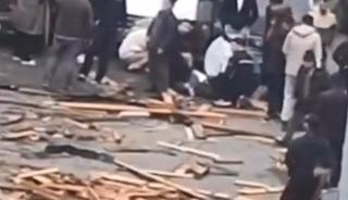 İstanbul'da fırtına! Gaziosmanpaşa'da &ccedil;atı u&ccedil;tu