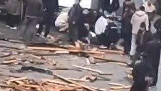 İstanbul'da fırtına! Gaziosmanpaşa'da çatı uçtu