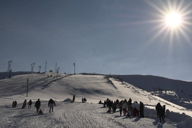 Bitlis&rsquo;te kayak merkezleri doldu 4