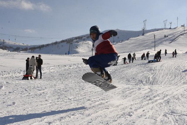 Bitlis&rsquo;te kayak merkezleri doldu 1
