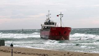 Tekirdağ'da fırtına; yük gemisi karaya oturdu