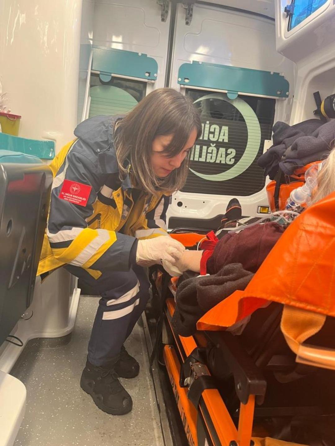 Karla kaplı yollarda zamana karşı yarış kameraya yansıdı 2