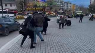 Bursa'da lodos alarmı: Fırtınada uçmamak için yerlere böyle yattılar