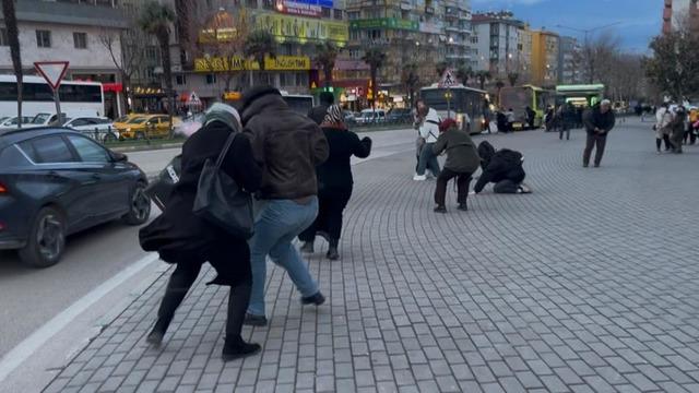 Bursa'da lodos alarmı: Fırtınada uçmamak için yerlere böyle yattılar