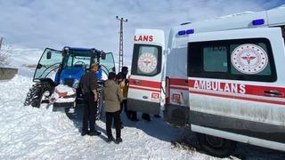 Yer: Hakkari! Hastayı kurtarmak için traktörle seferber oldular