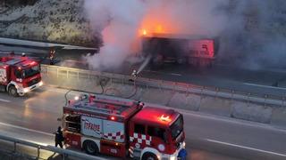 Yer: Kütahya! Seyir halindeki tır alevlere teslim oldu