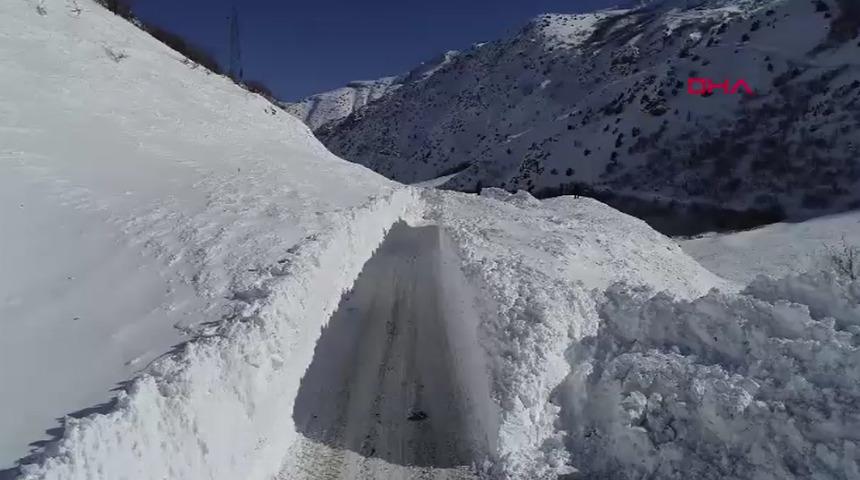 Van-&Ccedil;atak kara yolu kar nedeniyle kapalı