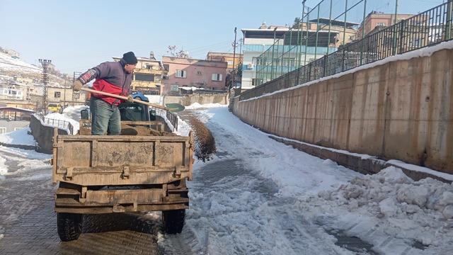 Siirt'te karla mücadele seferberliği: Ekipler 7/24 sahada