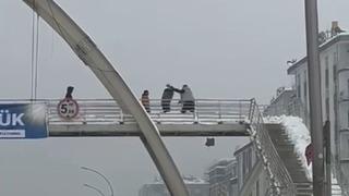 Kar topu attıkları gerekçesiyle çocukları darbeden şahıs tutuklandı