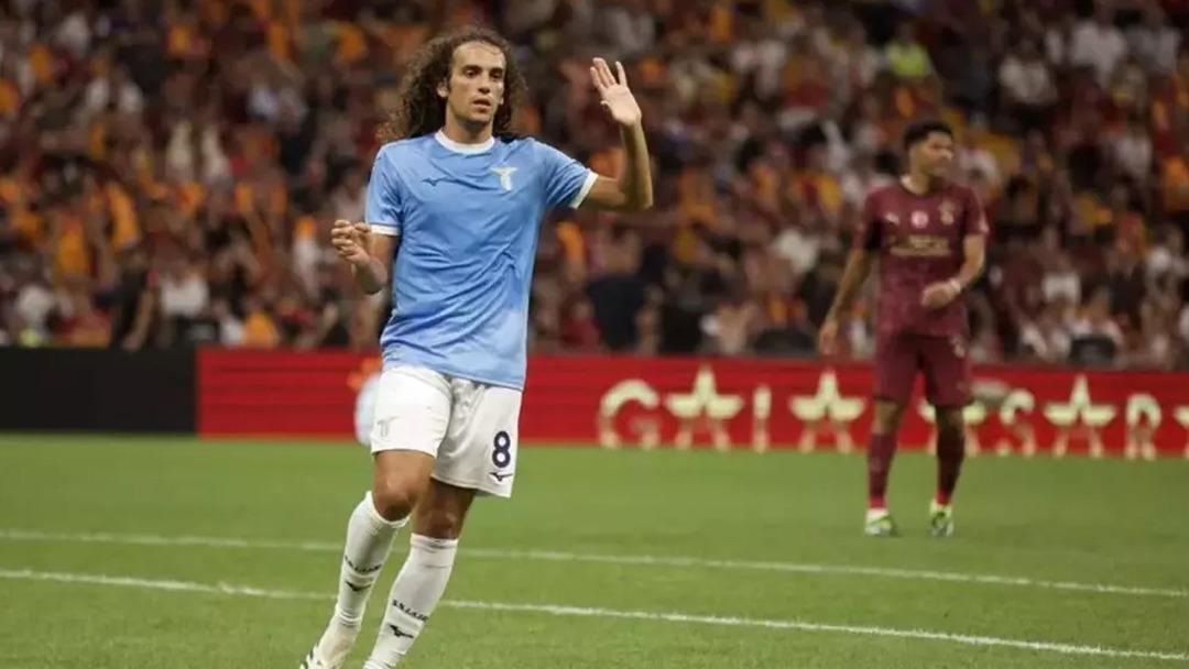 Galatasaray istemişti, Fenerbah&ccedil;e imzayı attırıyor! Fransız yıldız oyuncu i&ccedil;in resmi teklif 2