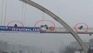 &Uuml;st ge&ccedil;itte kar topu atan &ccedil;ocukları d&ouml;vm&uuml;şt&uuml;! Tutuklandı