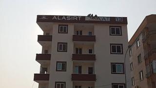 Kahreden olay! 5'inci kattan merdiven boşluğuna düşüp, öldü