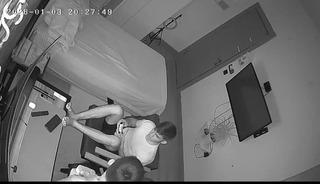 Elazığ'da deprem: Biri panik yaptı, diğeri oyuna devam etti