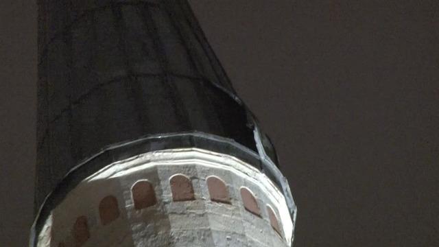 Beyazıt Camii’nin minaresindeki kurşun kaplama lodosta söküldü