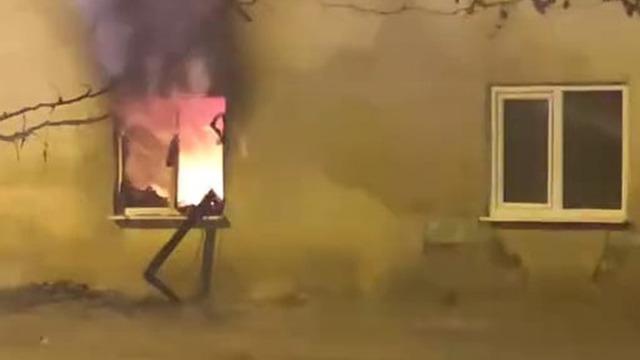 Yer: Bursa!  2 katlı evde çıkan yangın söndürüldü