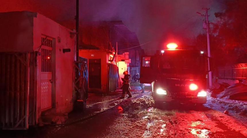 Şanlıurfa&rsquo;da oduncular pazarında yangın