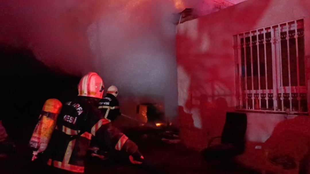 Şanlıurfa&rsquo;da oduncular pazarında yangın 1