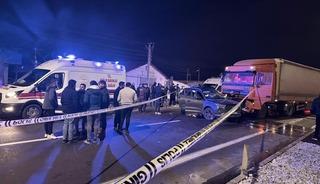 Tırla otomobilin &ccedil;arpıştığı kazada 7 kişi yaralandı