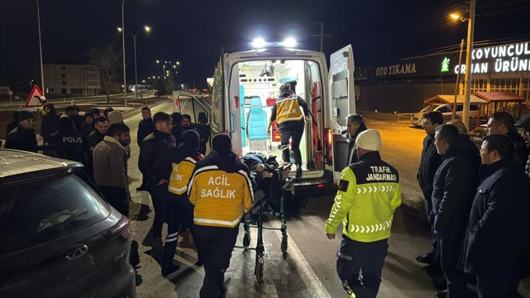 Tırla otomobilin &ccedil;arpıştığı kazada 7 kişi yaralandı 2
