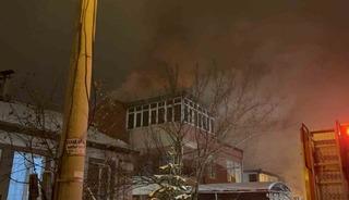 &Ccedil;atıda &ccedil;ıkan yangın 2 saatte s&ouml;nd&uuml;r&uuml;ld&uuml;