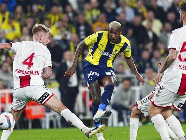 Dev ma&ccedil; &ouml;ncesi şok sakatlık! 10-12 hafta yok...