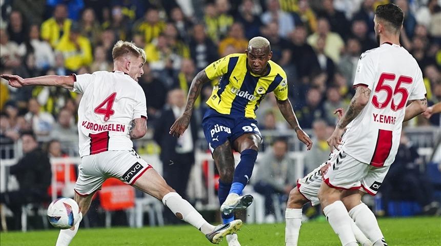 Fenerbah&ccedil;e-Samsunspor ma&ccedil;ı &ouml;ncesi beklenmedik sakatlık! 10-12 hafta yok 