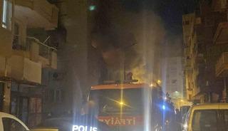 Antalya'da korkutan yangın: Kadın komşularının yardımıyla kurtarıldı!