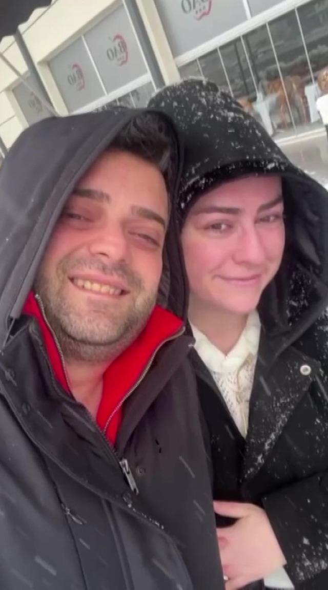 Kış anısı k&ouml;t&uuml; s&uuml;rprizle bitti: Selfie &ccedil;eken &ccedil;ift kar banyosu yaptı! 4