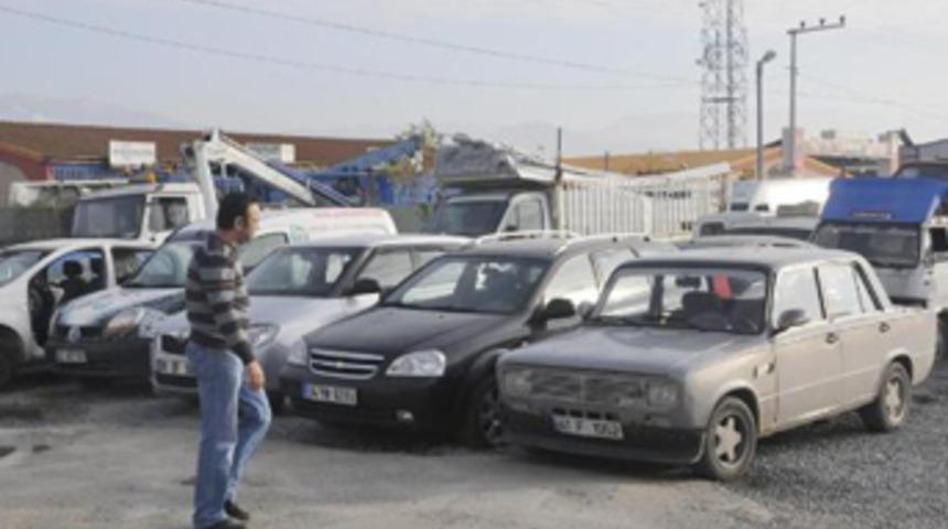 Yediemin otoparklar haczedilen araçlarla dolu