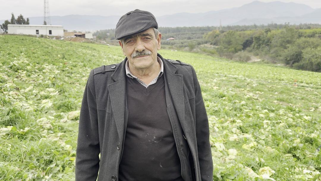 Bedava dağıttığını duyan koştu: &Ccedil;uval &ccedil;uval aldılar 3