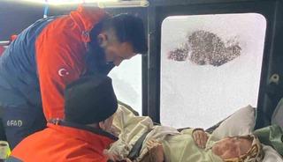 Kastamonu&rsquo;da rahatsızlanan yaşlı kadını, AFAD ekipleri hastaneye ulaştırdı