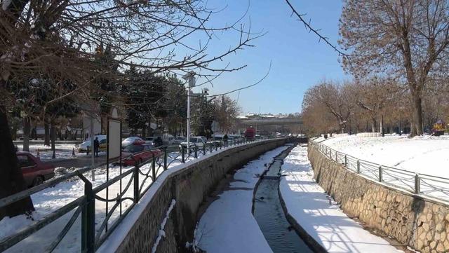 Gaziantep&rsquo;te vatandaşlar kar ve g&uuml;neşin tadını &ccedil;ıkardı 6