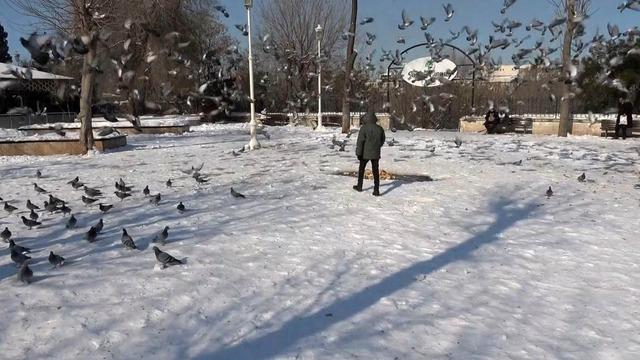 Gaziantep’te vatandaşlar kar ve güneşin tadını çıkardı