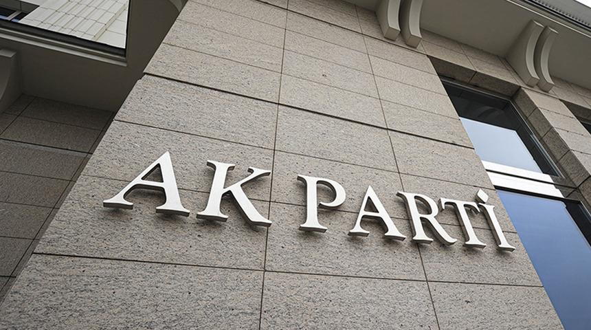 AK Parti'den &Ouml;zg&uuml;r &Ouml;zel'e yanıt: Siyasi yankesicilik