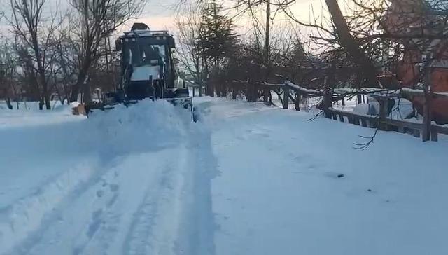 Elazığ&rsquo;da kapalı k&ouml;y yollarında &ccedil;alışmalar s&uuml;r&uuml;yor 1