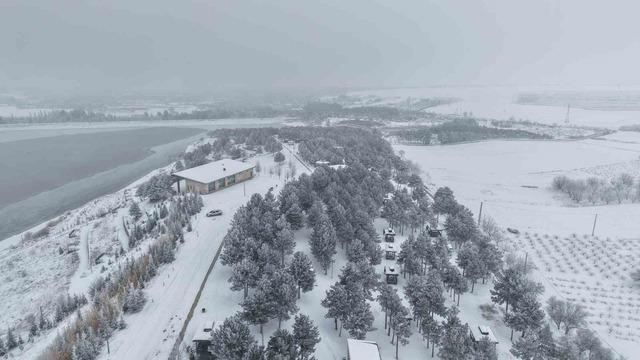 Elazığ’da Cip Baraj Gölü’nün bazı kısımları buz tuttu 2