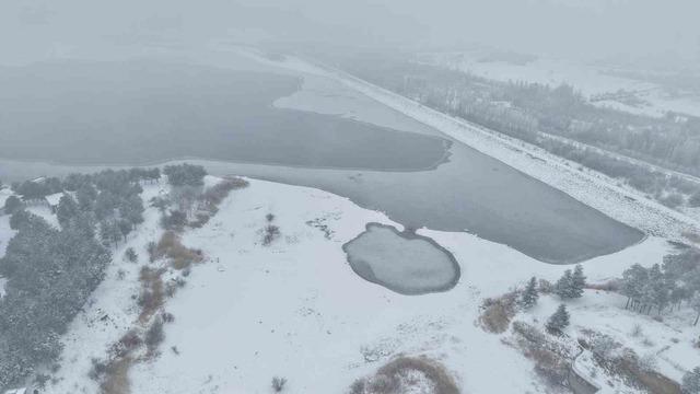 Elazığ’da Cip Baraj Gölü’nün bazı kısımları buz tuttu 1