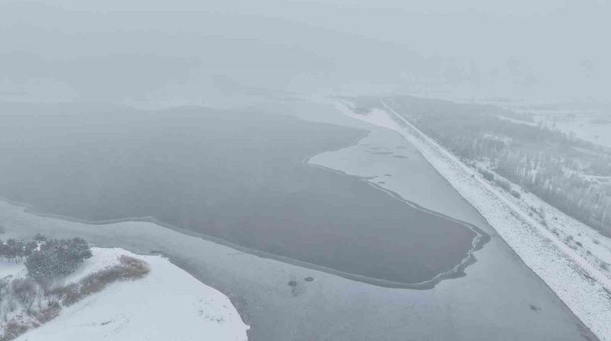 Elazığ&rsquo;da Cip Baraj G&ouml;l&uuml;&rsquo;n&uuml;n bazı kısımları buz tuttu