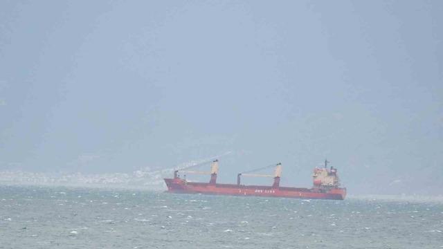 Lodos, yük gemilerini vurdu! Edremit Körfezi’ne sığındılar