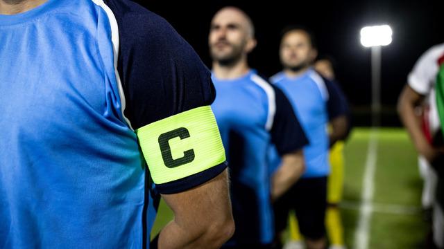 Sahada bazı futbolcular neden pazubant takar?