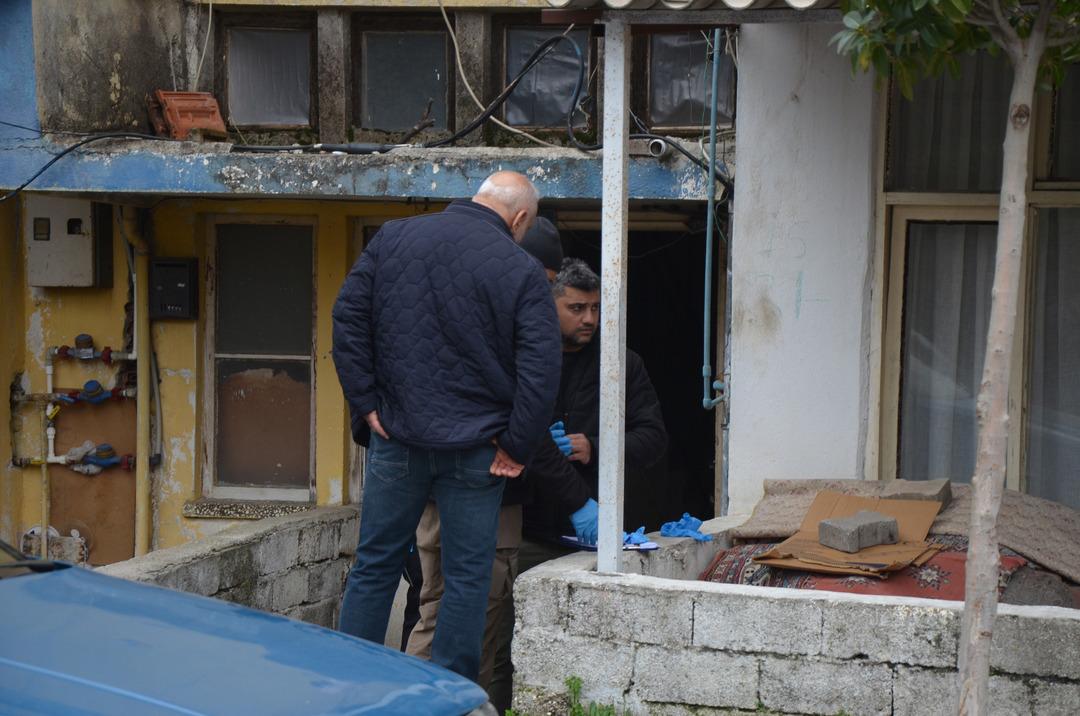 Eşini ve 7 yaşındaki kızını boğazlarını keserek &ouml;ld&uuml;rd&uuml;!  5