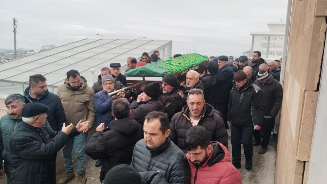 Cüneyt Özdemir in acı günü: Hayatını kaybeden annesi toprağa verildi 4