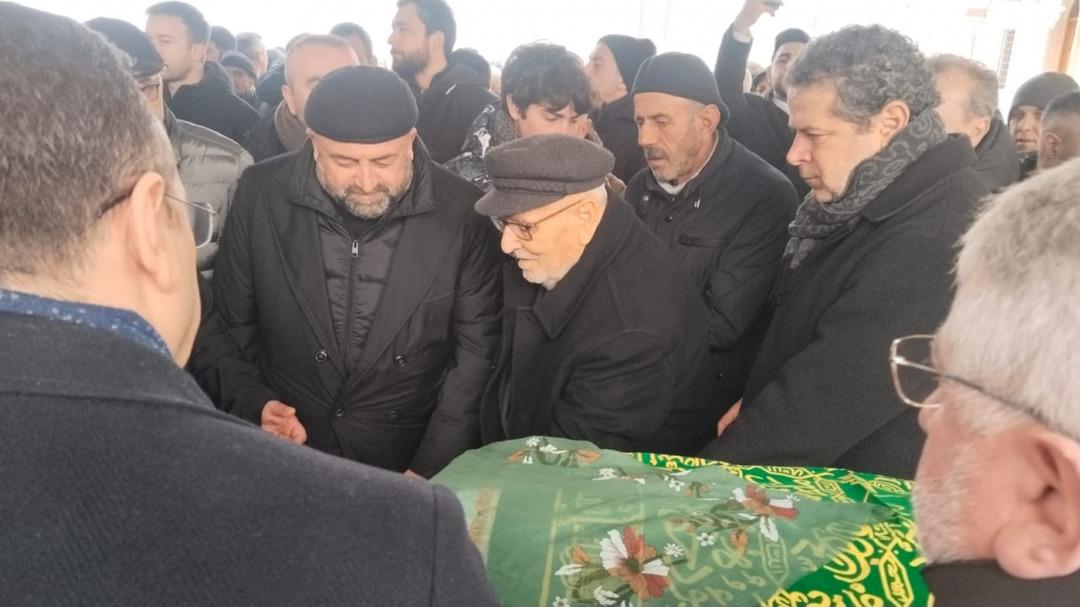 Cüneyt Özdemir in acı günü: Hayatını kaybeden annesi toprağa verildi 1